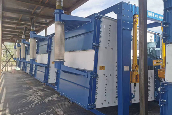 方形摇摆筛怎么破解湿料堵塞难题